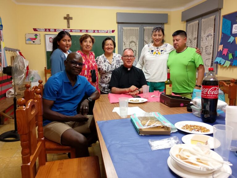 El grupo «Amigos de Otros Países» despide el curso con alegría y gratitud