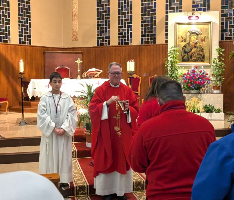 Misa por los difuntos y bendición de túnicas de la Cofradía del Cristo de la Esperanza