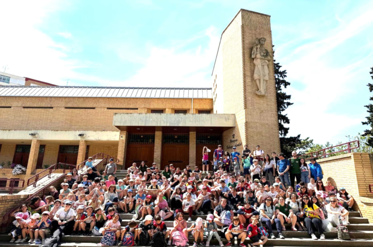 Más de un centenar de niños participan en el “Camino de Santiago para pequeños aventureros” en Huesca